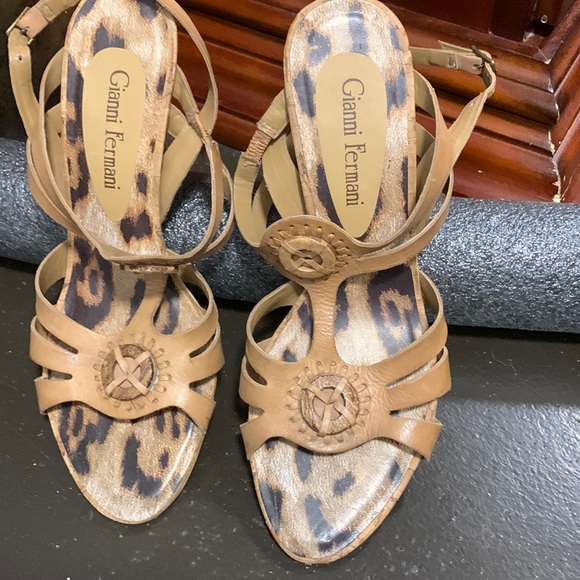 Brown Brazilian leather sandals - Picture 1 of 5